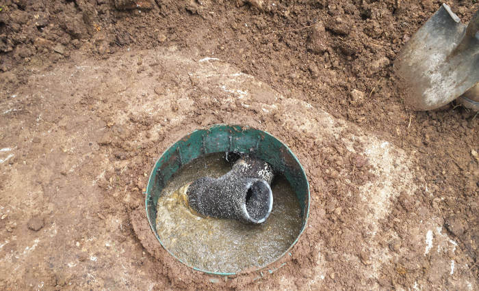 incorrectly configured pipes inside septic tank causing backups